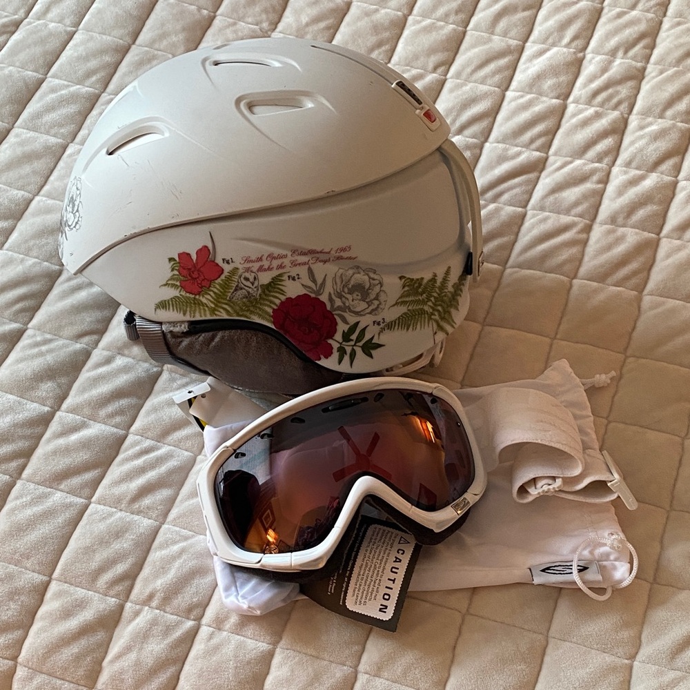 SMITH White Helmet with Floral Design and Goggles